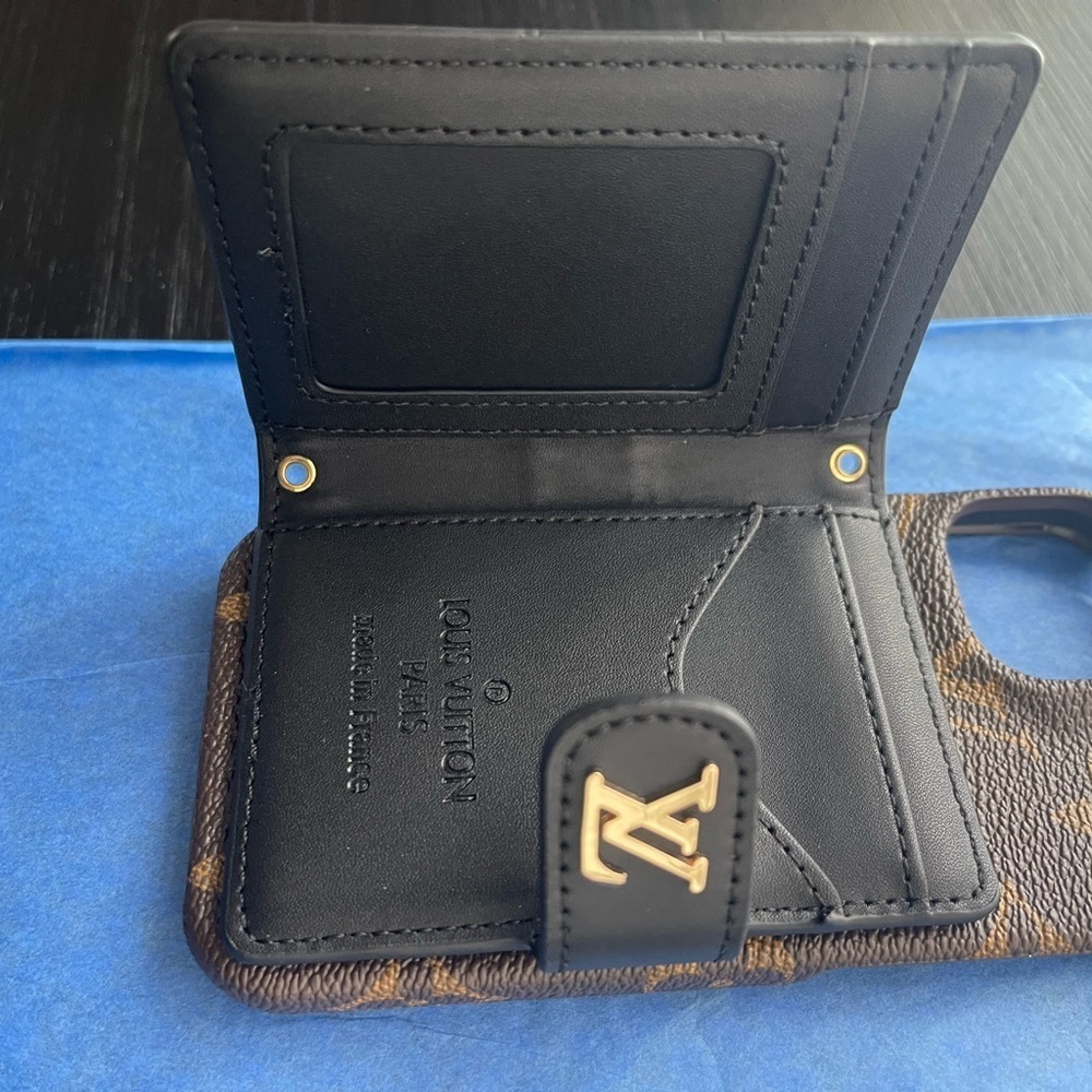 iPhone 15 normal crossbody-wallet Brown and Black Phone Case. - Picture 6 of 13